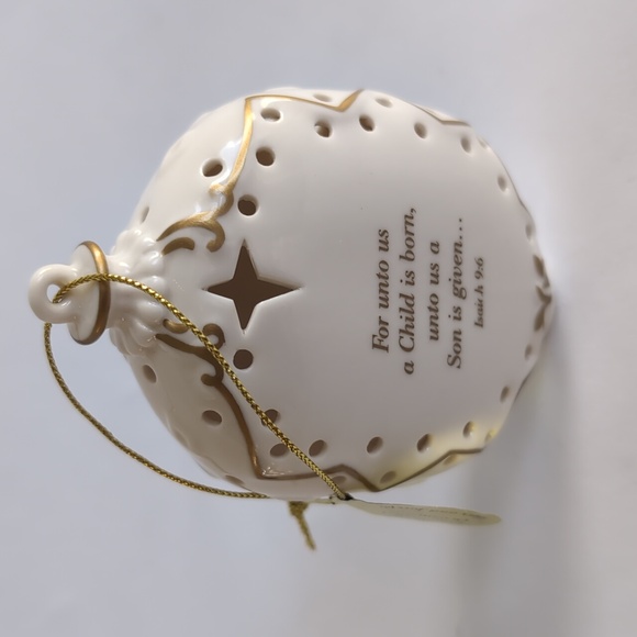 Danbury Mint Co "Mary & Joseph" Nativity Illuminated Ornament - Picture 2 of 4